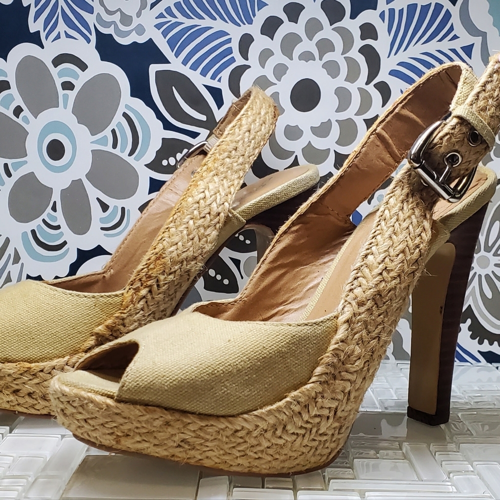 Woman's Gomax Lacy, Size 7, Color: Tan, Heel 5"